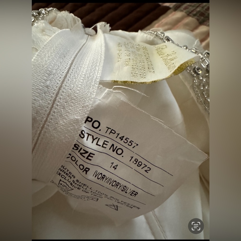 COPY - 1920’s style wedding dress. - Picture 3 of 3